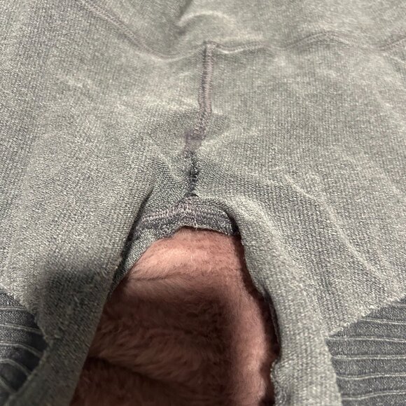 Alo Leggings size small 25" inseam - Picture 3 of 3